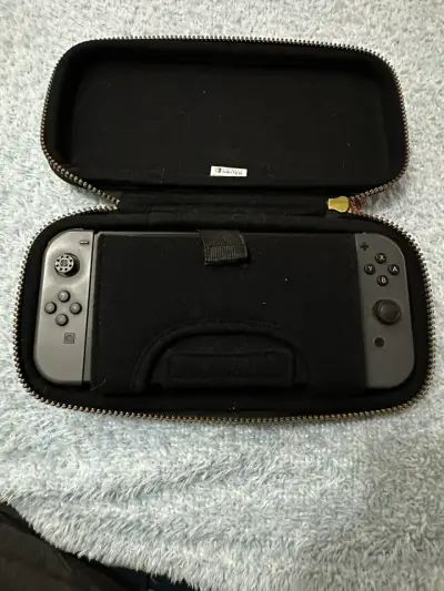 Consola Nintendo Switch con estuche Zelda - miniatura 2