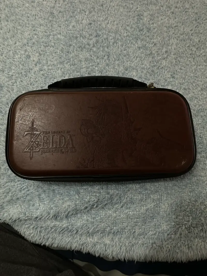 Consola Nintendo Switch con estuche Zelda - 4