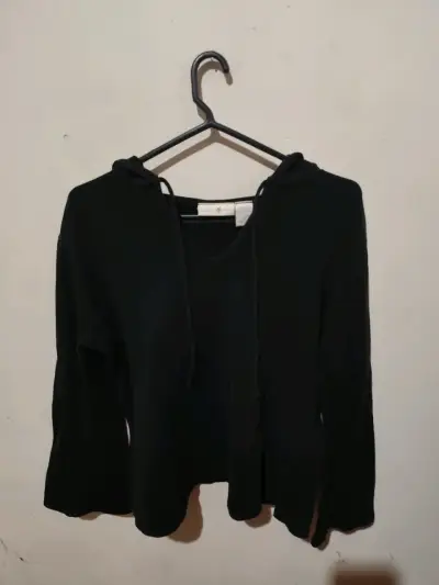 Polerón negro con capucha para mujer - miniatura 1