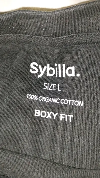 Polera negra con diseño de gato ramen Sybilla - miniatura 2