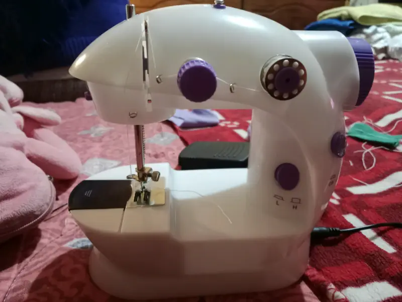 Máquina de Coser Mini Portátil Tasbel - 1