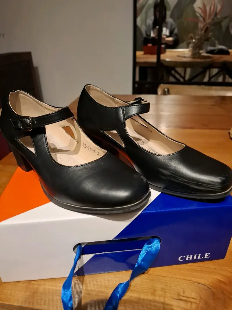Zapatos de cuero negro con hebilla para mujer - 1