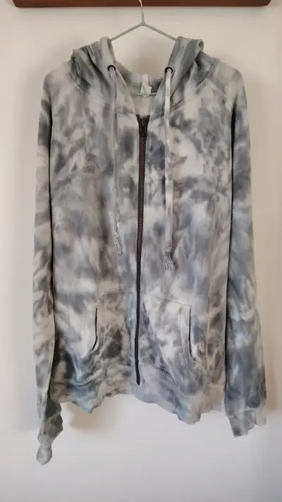 Polerón tie-dye gris marca Aussie talla M - miniatura 1