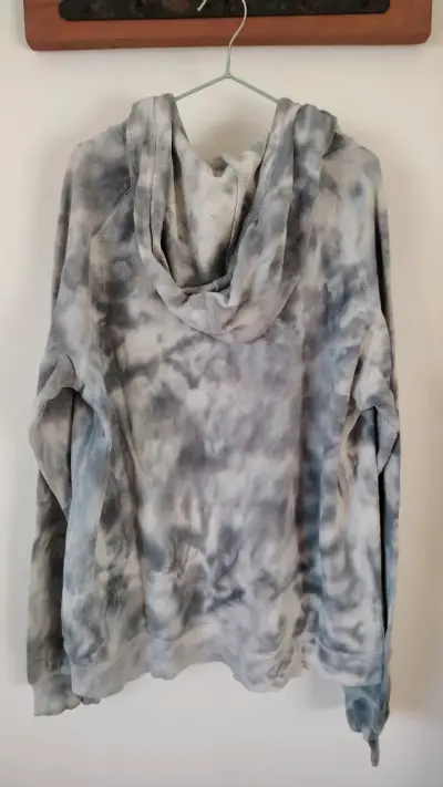 Polerón tie-dye gris marca Aussie talla M - miniatura 2
