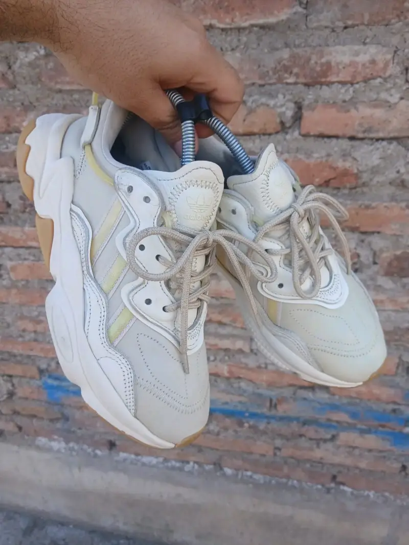 Zapatillas deportivas blancas Adidas en buen estado - 2