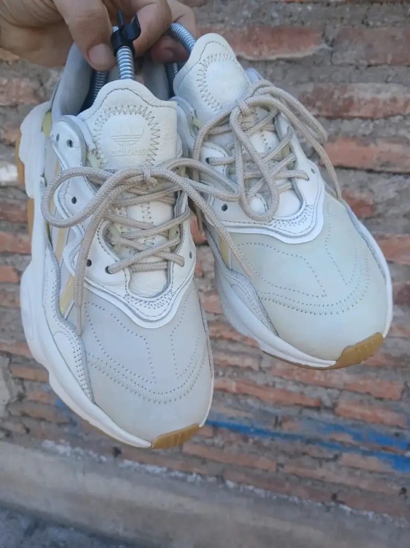 Zapatillas deportivas blancas Adidas en buen estado - 3