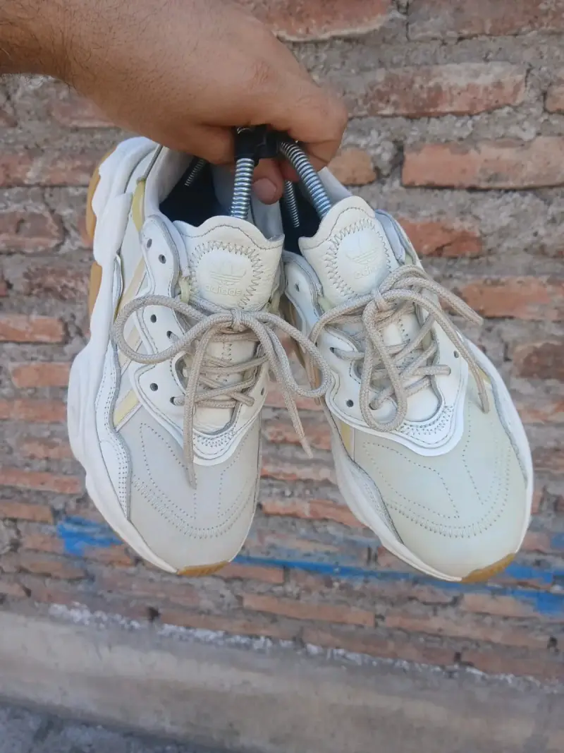 Zapatillas deportivas blancas Adidas en buen estado - 4