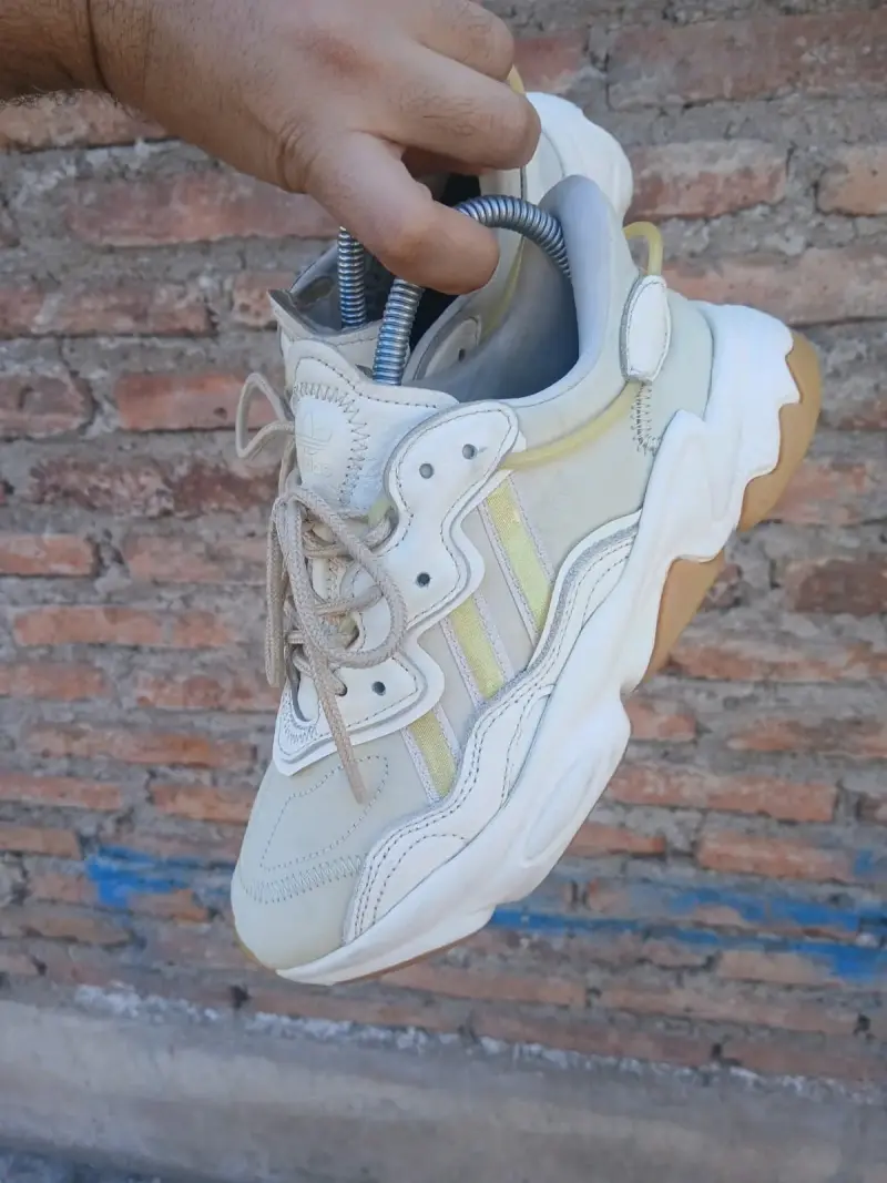 Zapatillas deportivas blancas Adidas en buen estado - 5