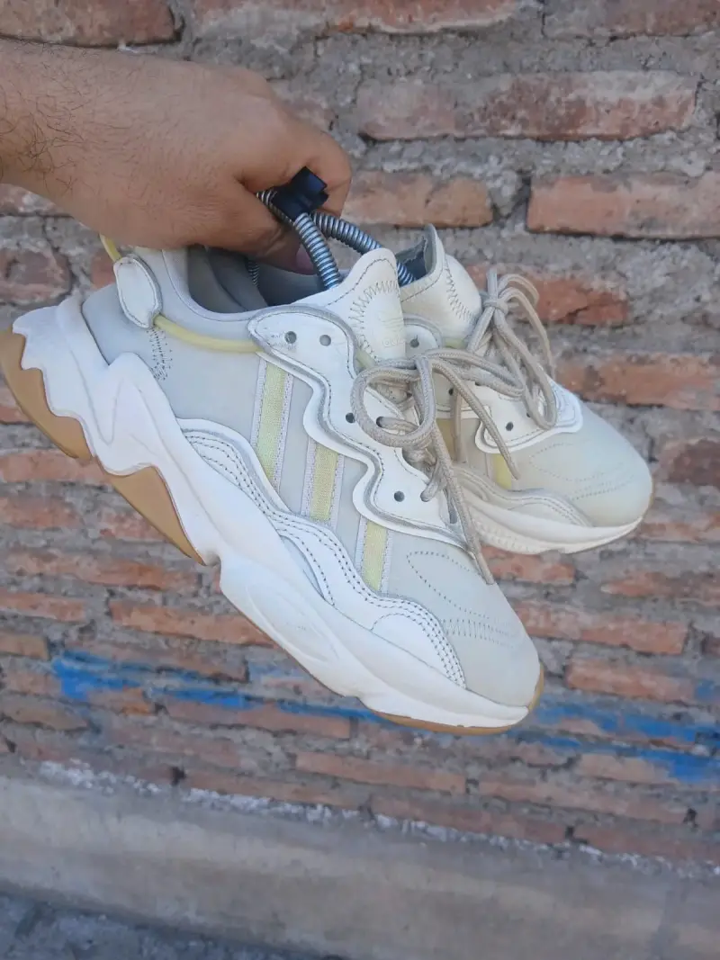 Zapatillas deportivas blancas Adidas en buen estado - 6