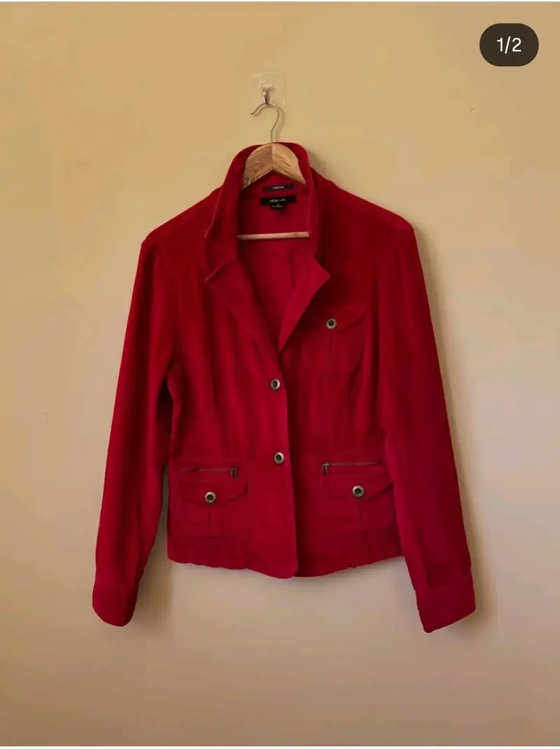 Chaqueta roja de mujer con bolsillos