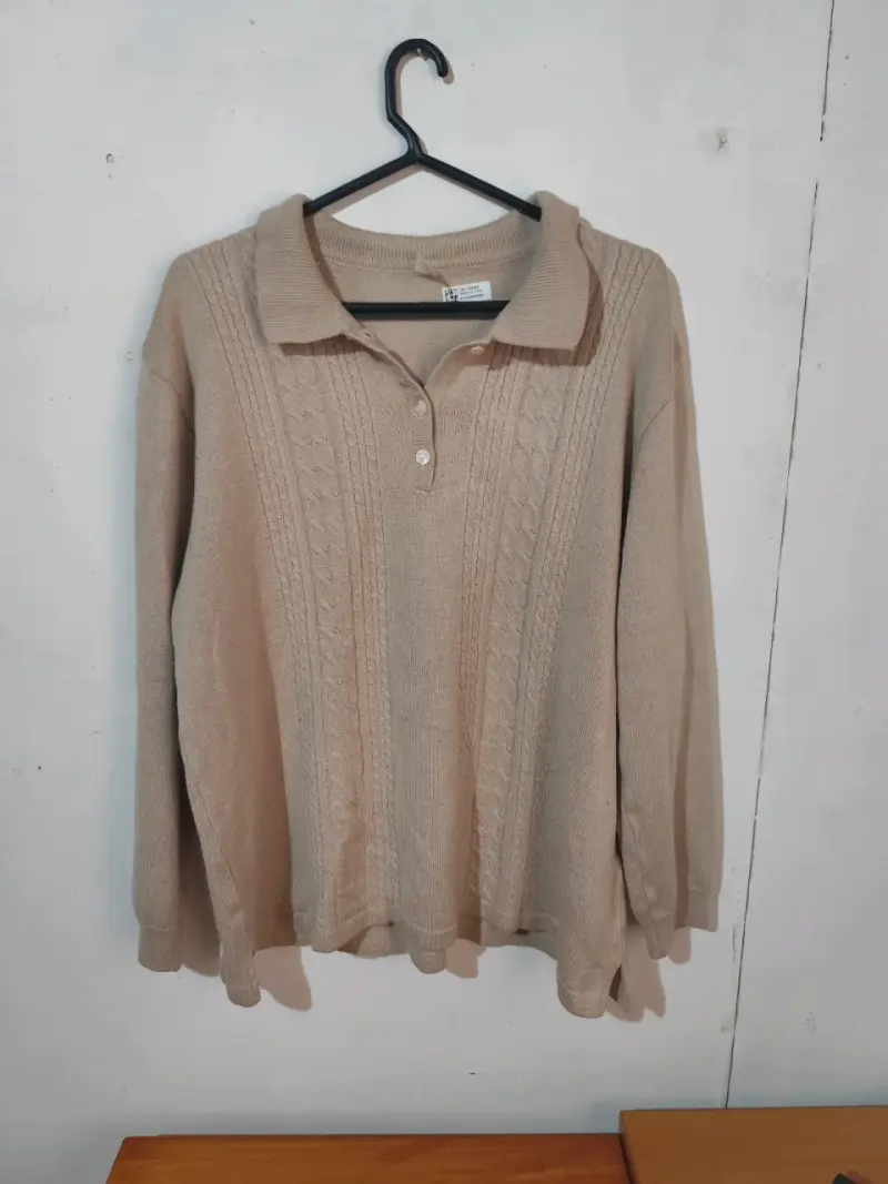Suéter Beige de Lana con Cuello Polo - 1