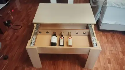Mesa de centro con compartimento oculto. - miniatura 1