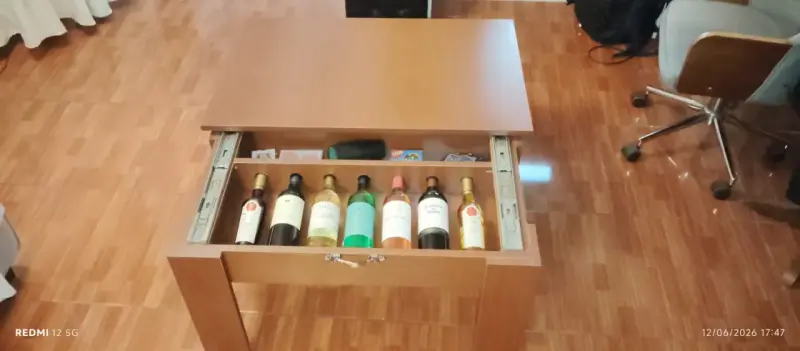 Mesa de centro con compartimento oculto. - 2