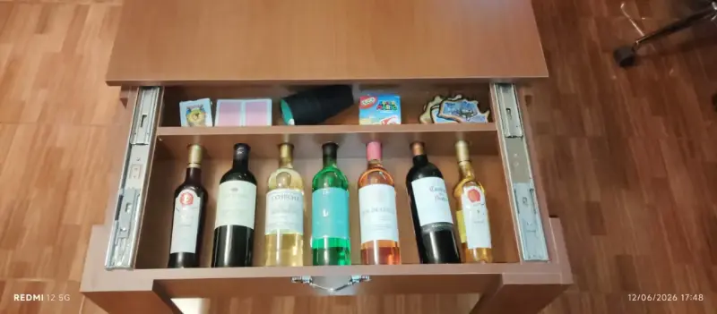 Mesa de centro con compartimento oculto. - 3