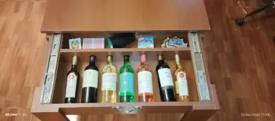 Mesa de centro con compartimento oculto. - miniatura 3