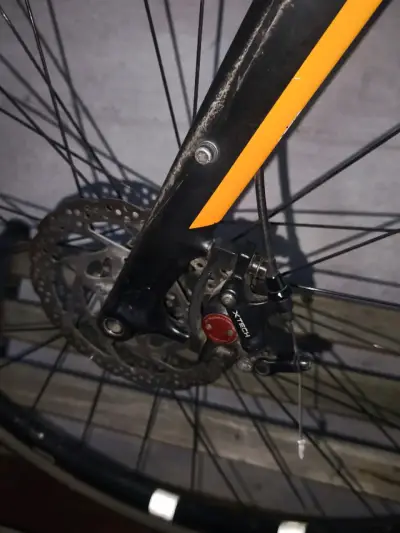 Bicicleta de carretera Kona negra y amarilla - miniatura 4
