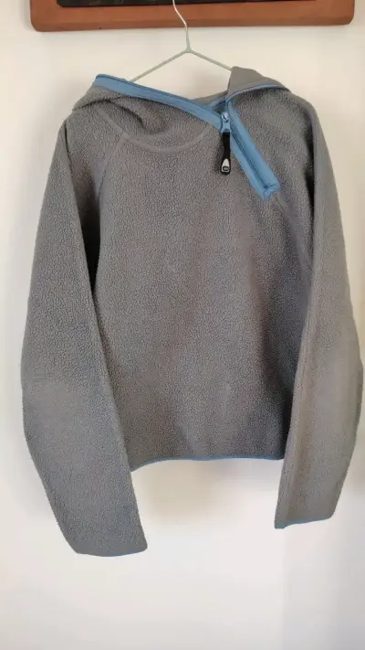 Polerón de polar gris marca Nike - miniatura 1