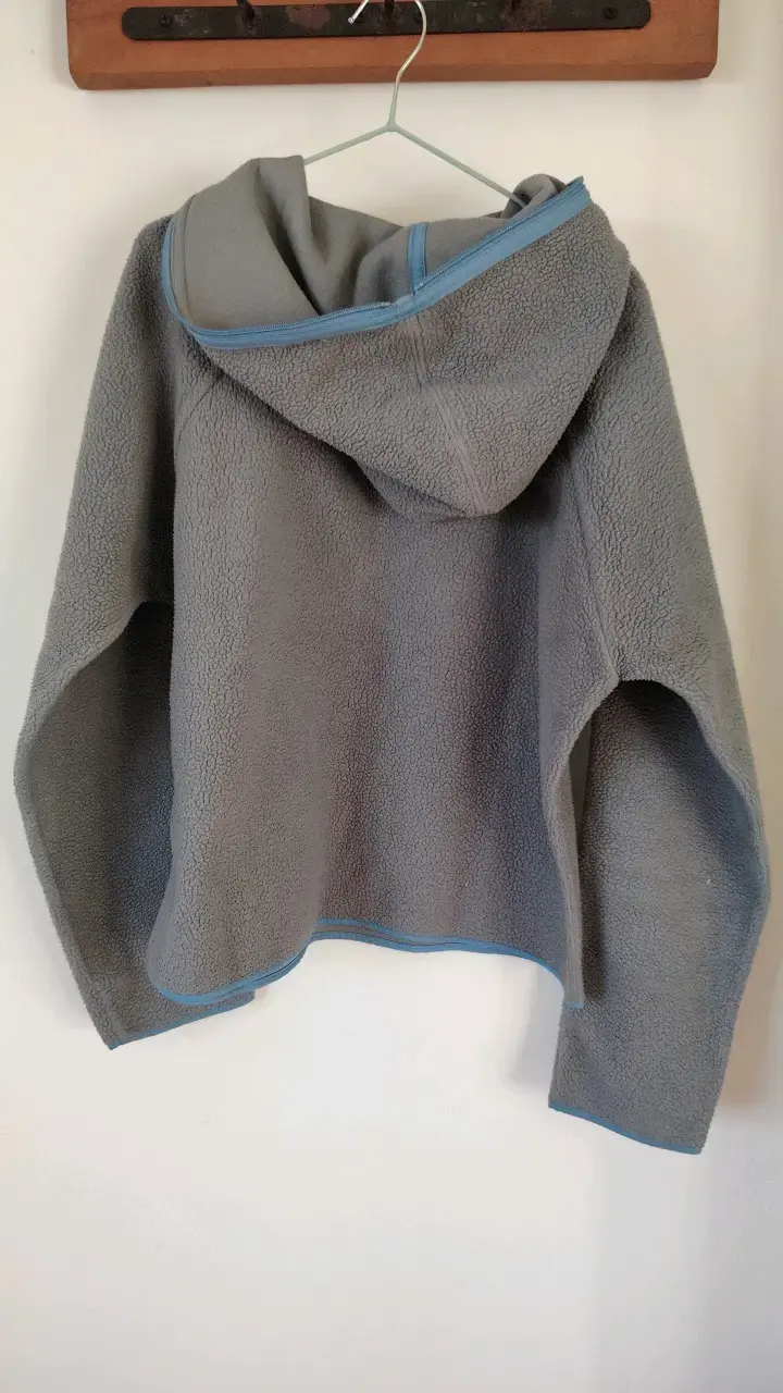 Polerón de polar gris marca Nike - 2