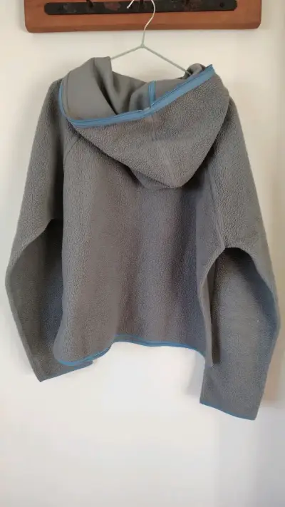 Polerón de polar gris marca Nike - miniatura 2
