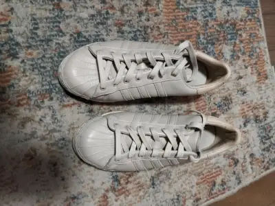Zapatillas blancas Adidas Superstar en buen estado - miniatura 1