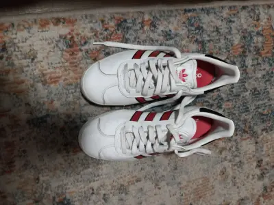 Zapatillas Adidas Gazelle blancas y rojas - miniatura 1