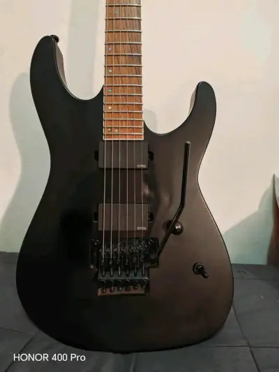 Guitarra ESP LTD M-400  + Amplificador Fender - miniatura 1