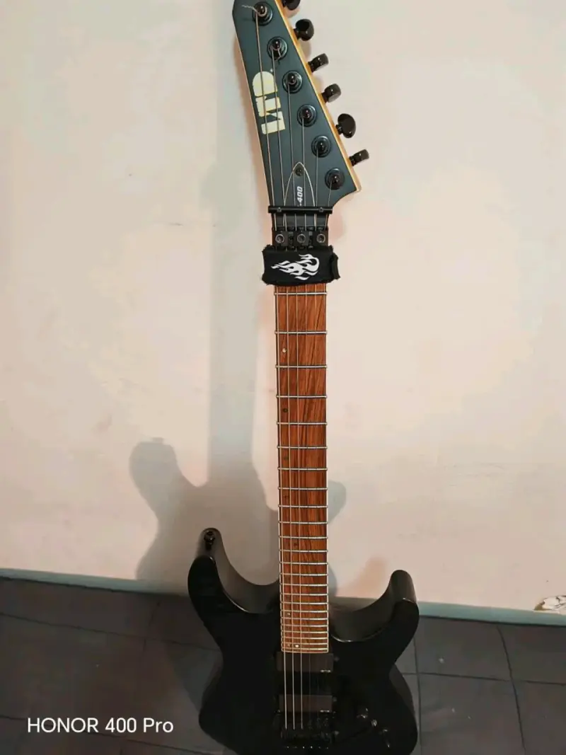 Guitarra ESP LTD M-400  + Amplificador Fender - 4