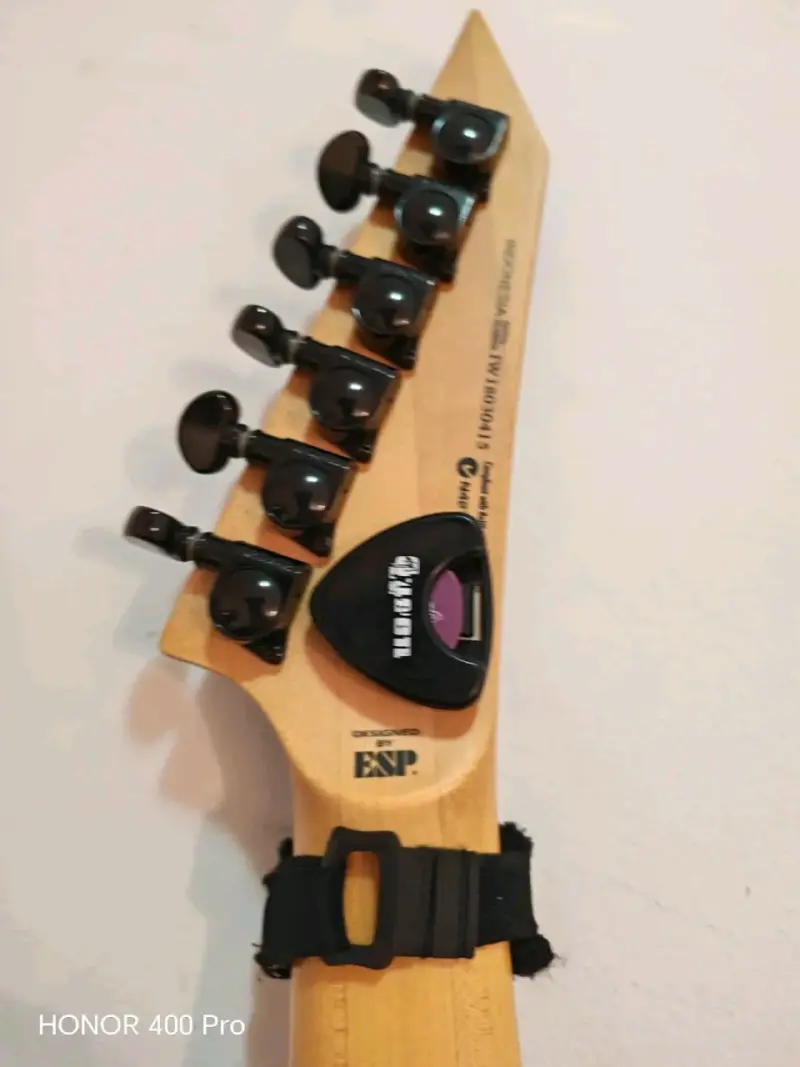 Guitarra ESP LTD M-400  + Amplificador Fender - 5