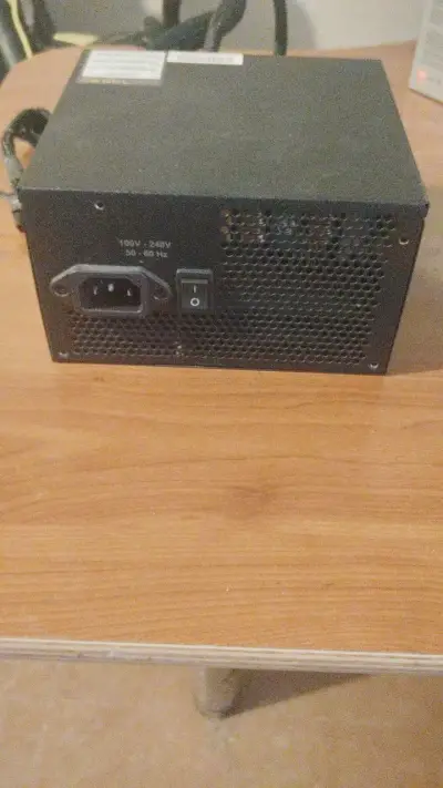 Fuente de Poder EVGA 700 BQ 80 Plus Bronze - miniatura 1
