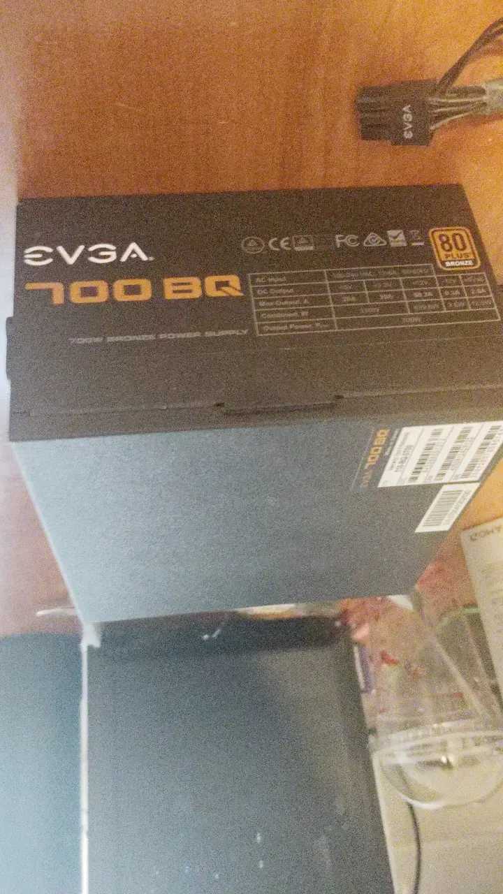 Fuente de Poder EVGA 700 BQ 80 Plus Bronze - 2