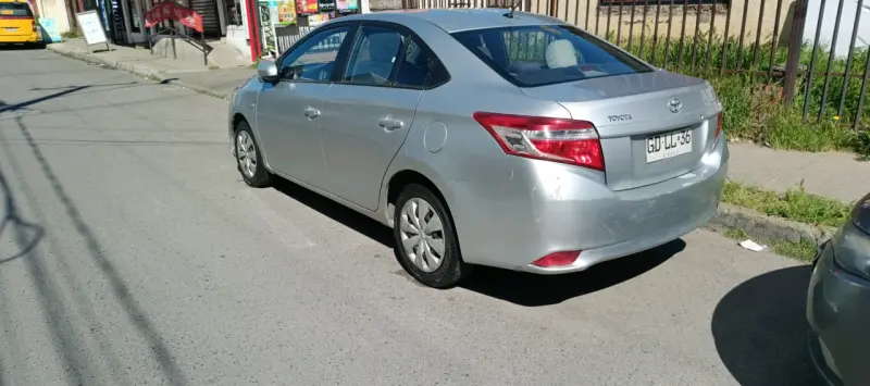 Toyota Yaris 2014 en buen estado - 4