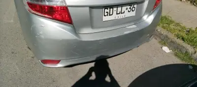 Toyota Yaris 2014 en buen estado - miniatura 5