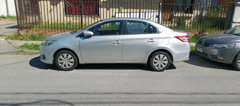 Toyota Yaris 2014 en buen estado - 6