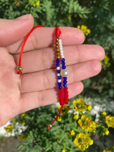 Pulsera de cuentas tricolor ajustable - miniatura 1