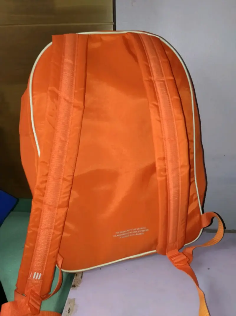 Mochila naranja Adidas con logo clásico - 2