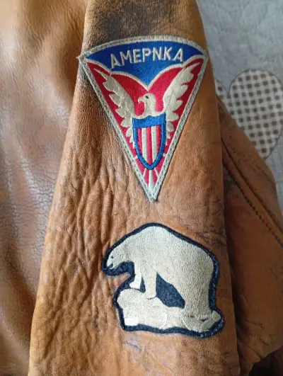 Chaqueta de cuero AVIREX USA vintage con parches - miniatura 3