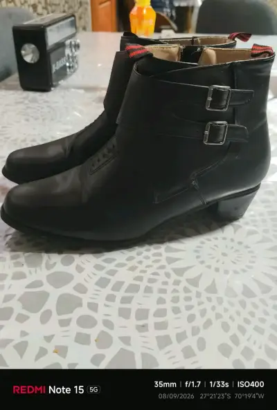 Botines de cuero negro con hebillas - miniatura 1