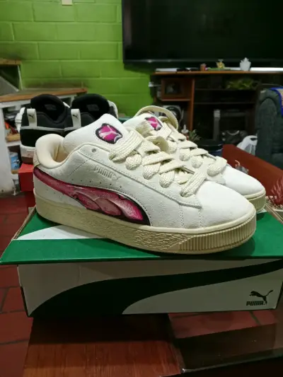 Zapatillas Puma blancas con detalles rosados - miniatura 1