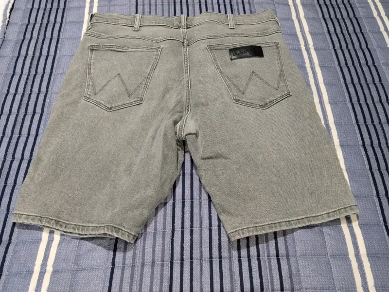 Shorts de mezclilla grises Wrangler para hombre - 2