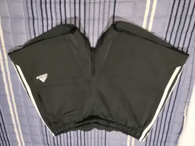 Shorts deportivos negros Adidas para hombre - miniatura 1
