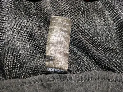 Shorts deportivos negros Adidas para hombre - miniatura 2