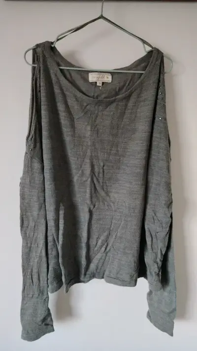 Suéter gris con detalles de strass - miniatura 1