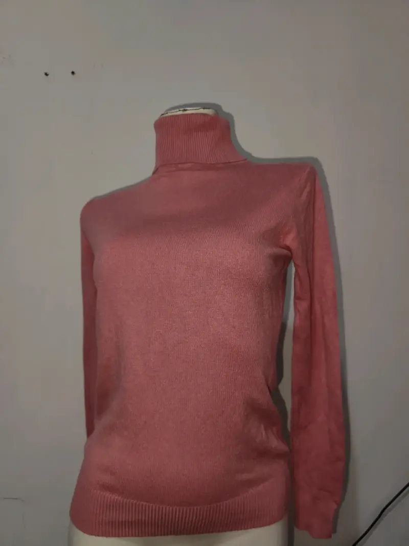 Suéter de mujer rosado cuello alto talla S/M - 4