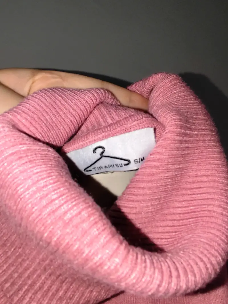 Suéter de mujer rosado cuello alto talla S/M - 5