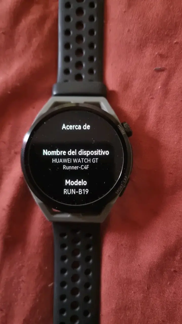 Reloj inteligente deportivo con correa negra - 2