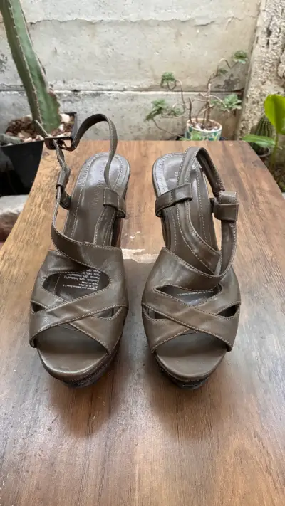 Sandalias de Cuña Marrón Marca Marquis - miniatura 1