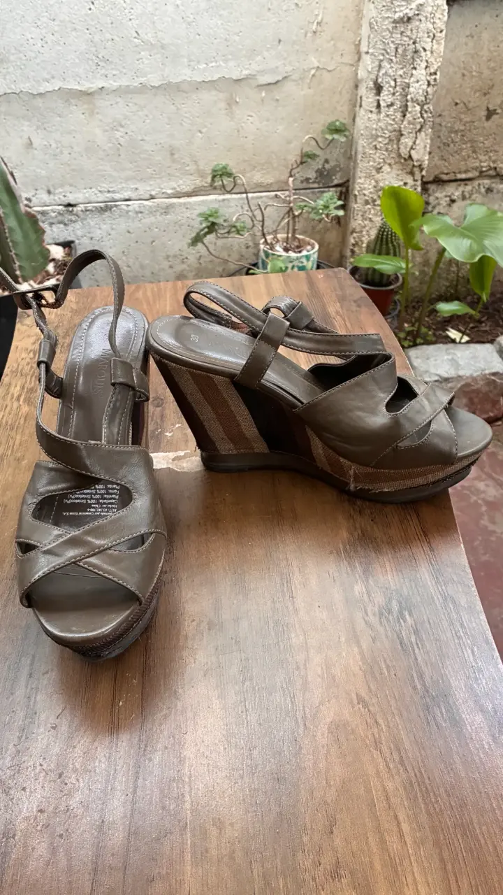 Sandalias de Cuña Marrón Marca Marquis - 2