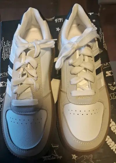 Zapatillas  deportivas Nuevas - miniatura 1