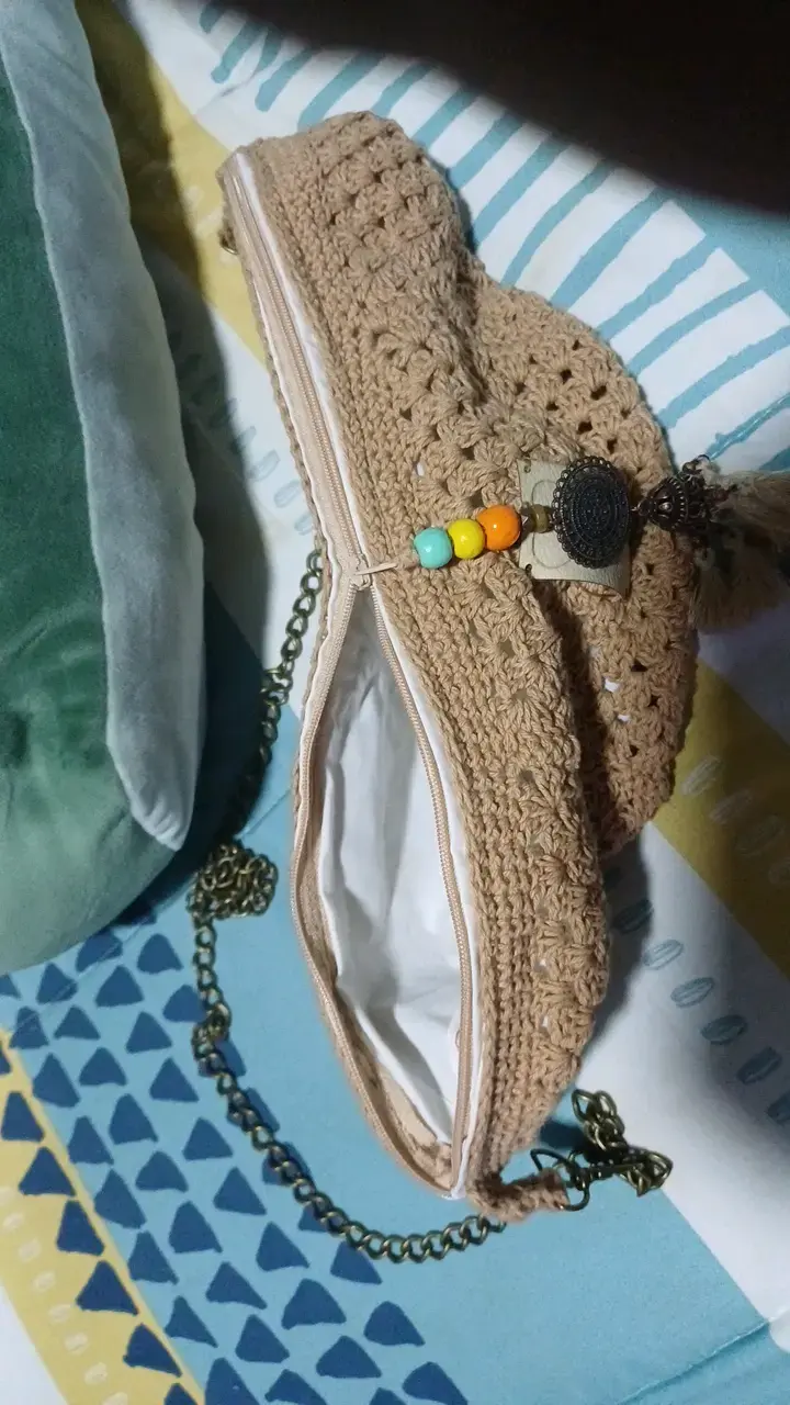 Banano o riñonera de crochet beige con cadena - 3