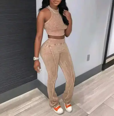 Conjunto de dos piezas beige para mujer - miniatura 1